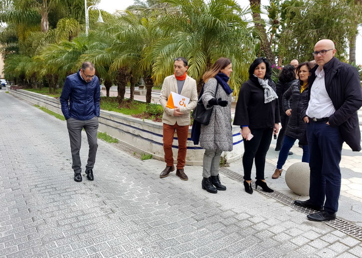 Ciudadanos muestra su rechazo al proyecto de doble carril en el Paseo del Altillo de Almu��car  
